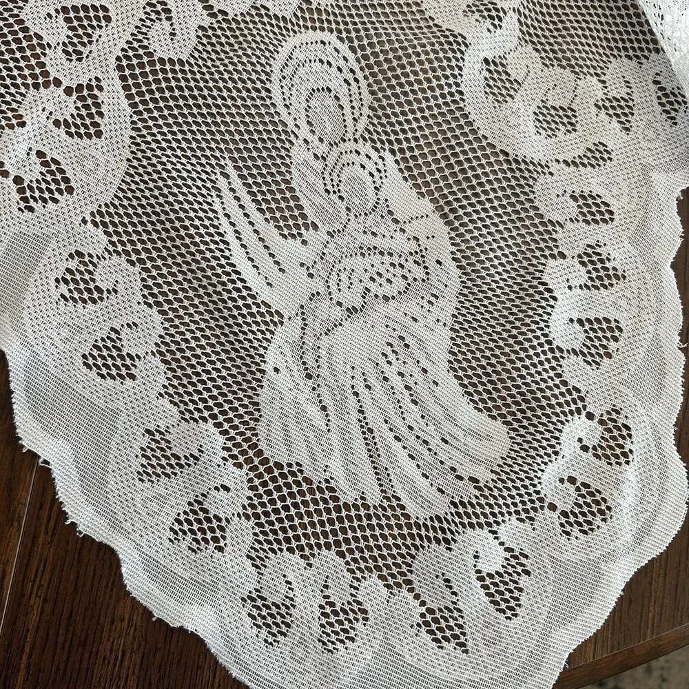 Noble Home Vintage White Lace Nativity‎ Tablecloth Scalloped Edges Ornate 60x96